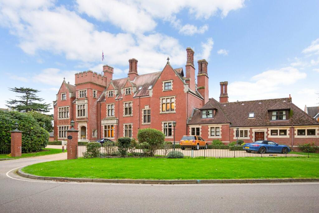 2 bedroom flat for sale in Tanbridge Park, Horsham, West Sussex, RH12