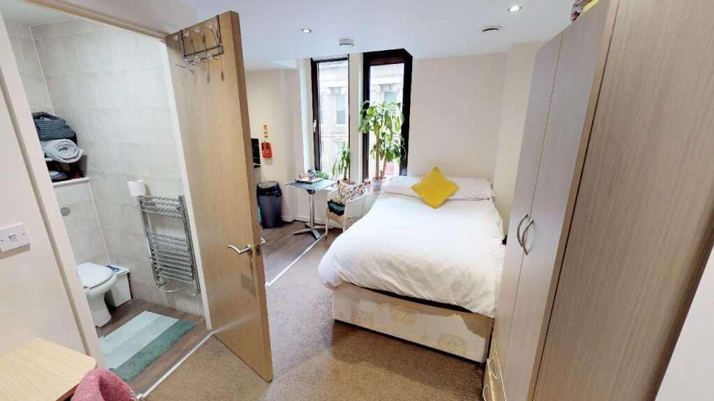 Main image of property: Flat 7, Gladstone Buildings, 1 St James Row, S1 2EU