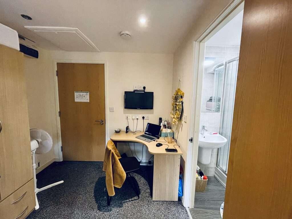 Main image of property: Flat 15, Gladstone Buildings, 1 St James Row, S1 2EU