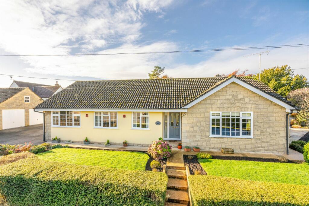 4 bedroom detached bungalow for sale in High Street, Hawkesbury Upton, GL9