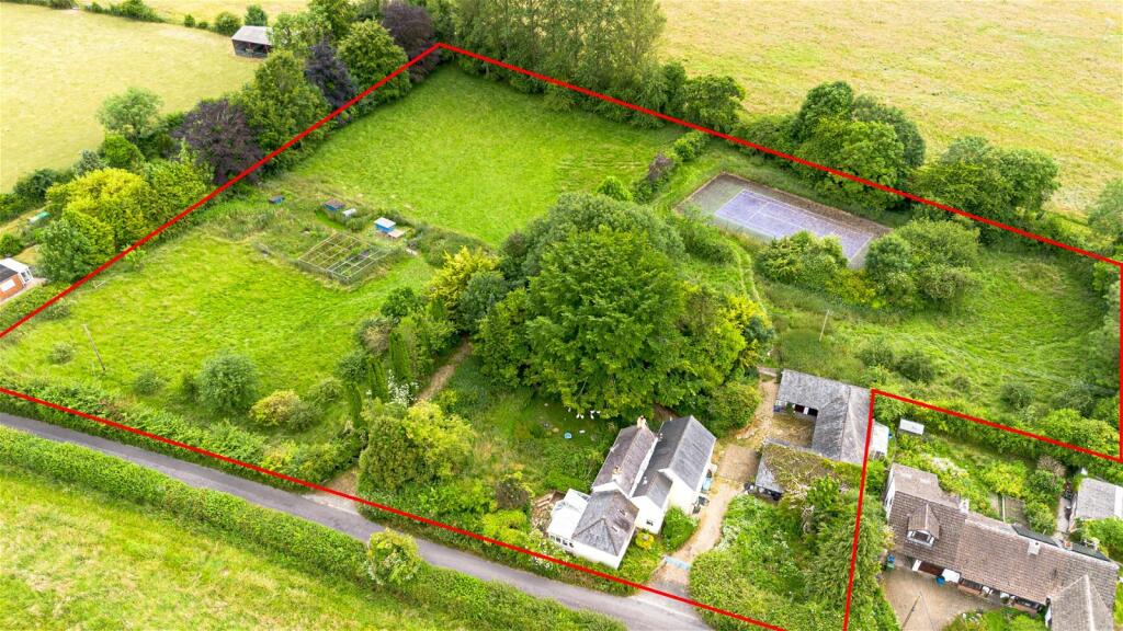 4 bedroom detached house for sale in Marsh Lane, Cherhill, SN11