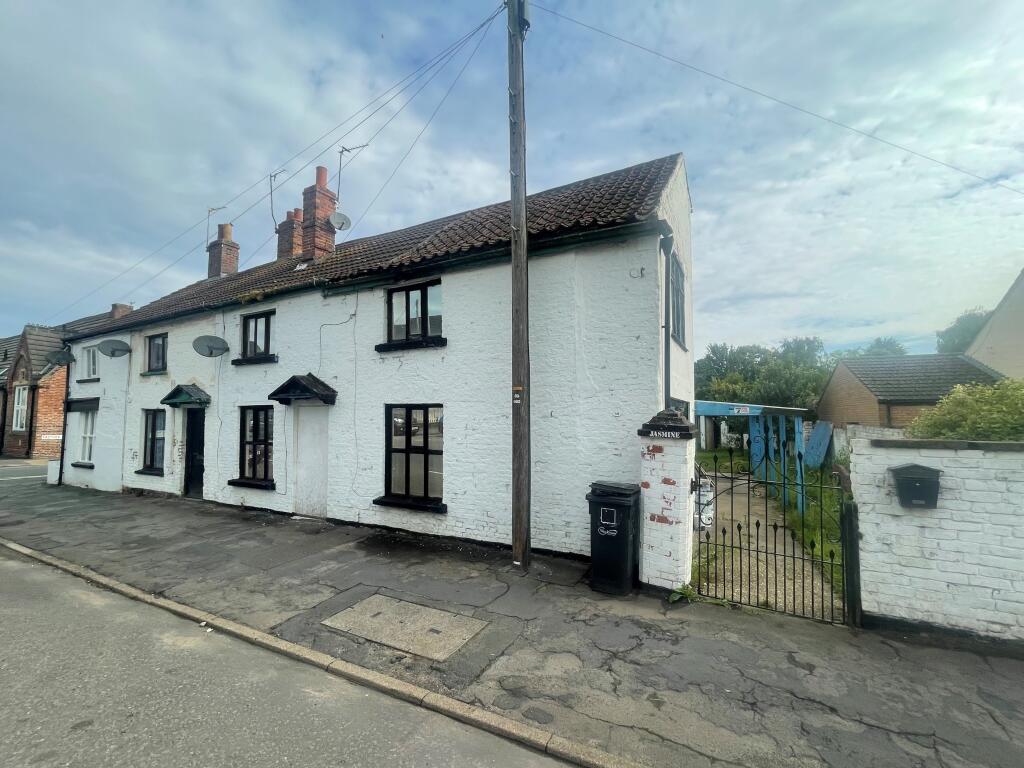 4 bedroom end of terrace house for sale in Willingham Road, Market