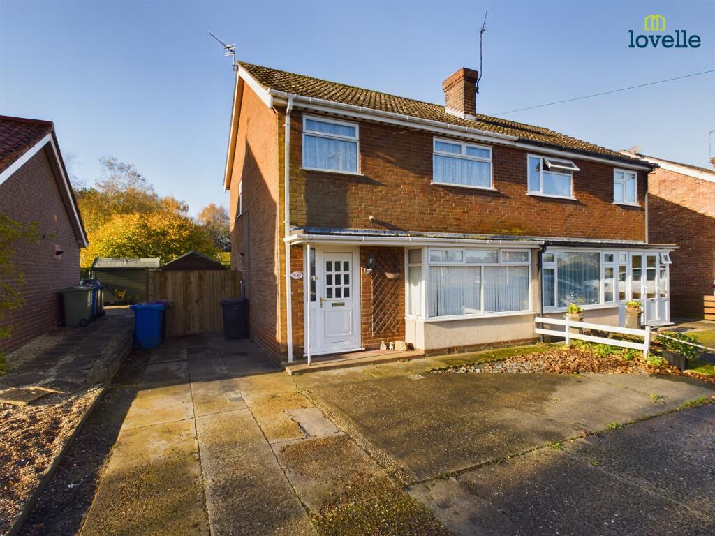 3 bedroom semidetached house for sale in Caistor Road, Market Rasen, LN8