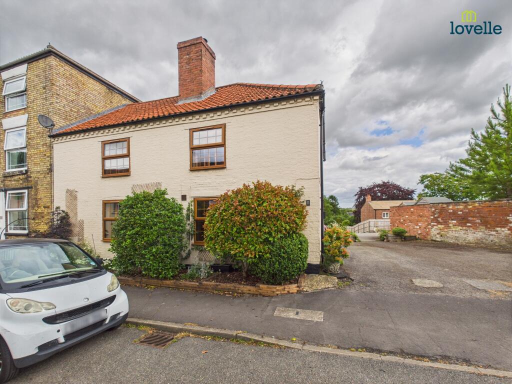3 bedroom semi-detached house