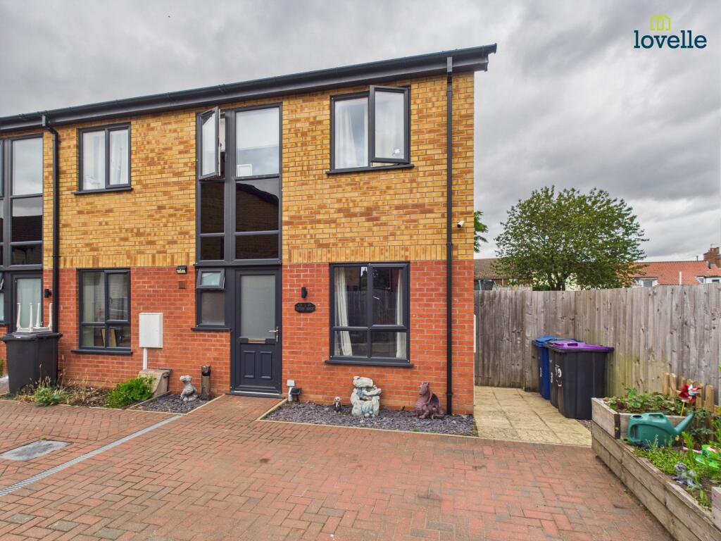 3 bedroom end of terrace house