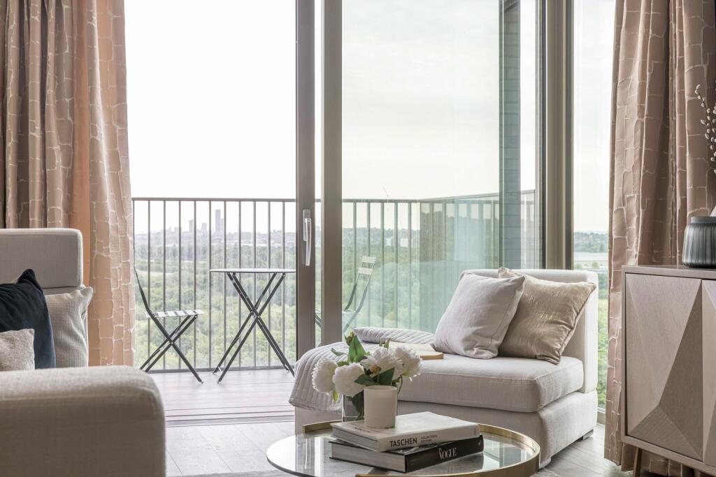 2 bedroom apartment for sale in The Lock, Greenford Quay, Greenford, UB6