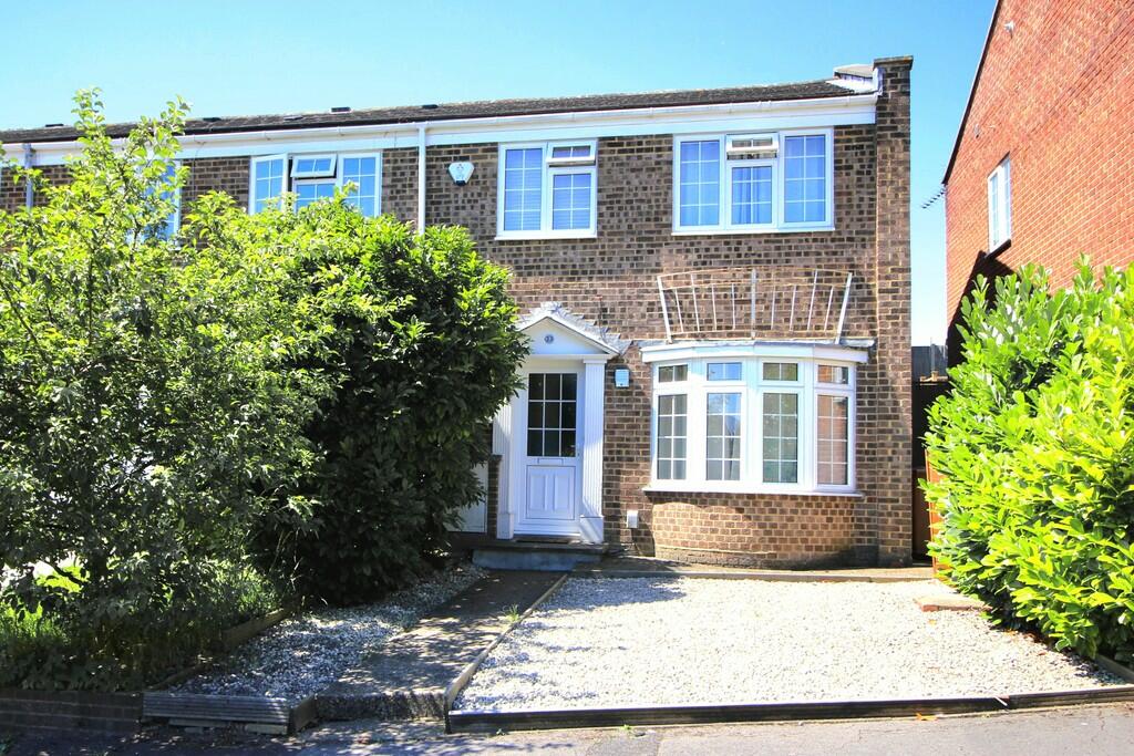 3 bedroom end of terrace house for rent in Lynwood, Guildford, GU2