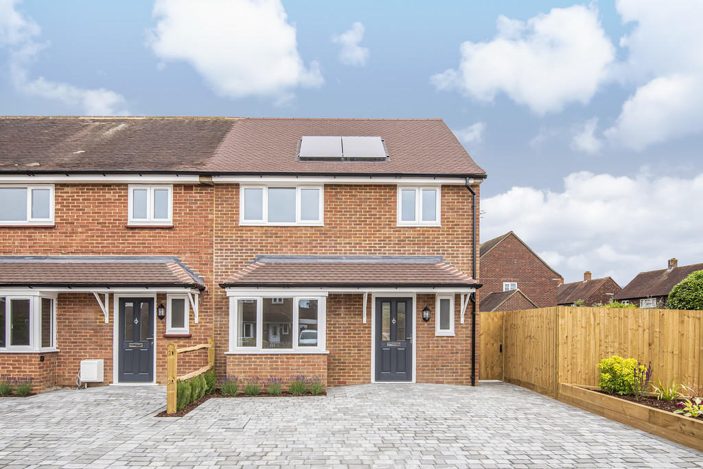 3 bedroom end of terrace house for sale in Lilac Close, Guildford, GU1
