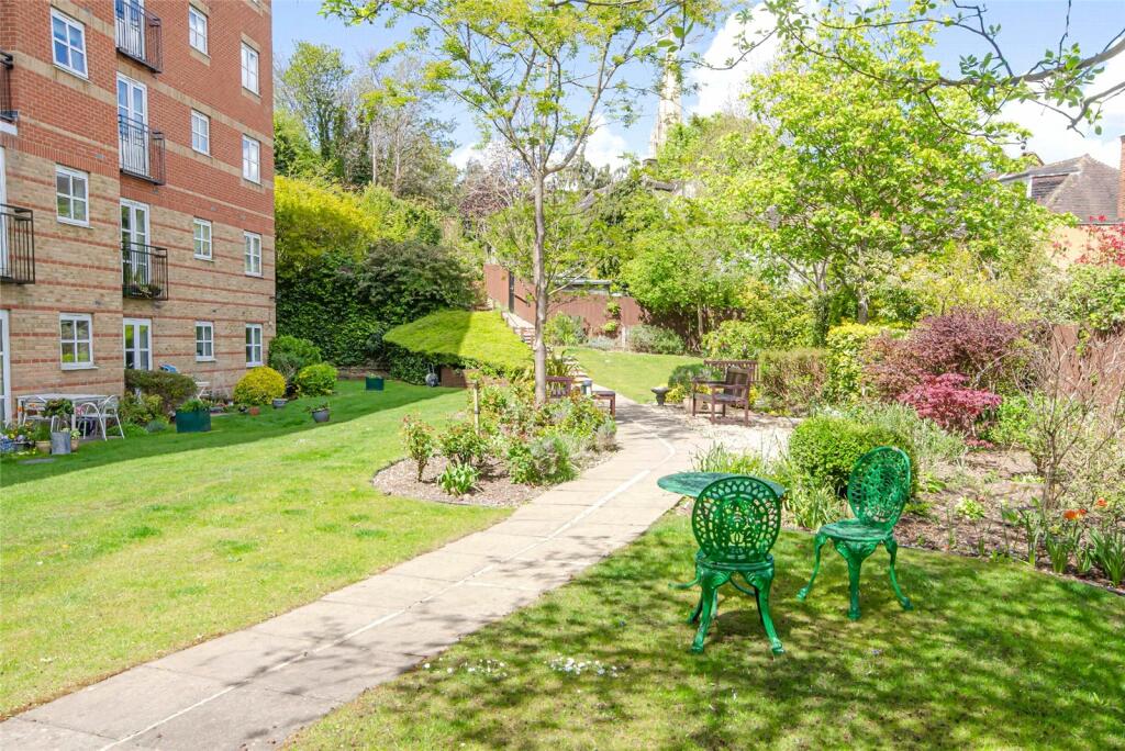 1 bedroom apartment for sale in View Court, 24a Church Crescent