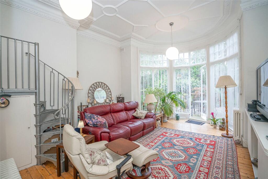 Main image of property: Queens Avenue, London, N10