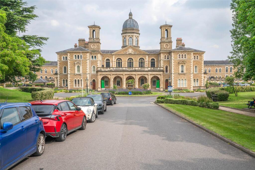 Main image of property: Royal Drive, London, N11