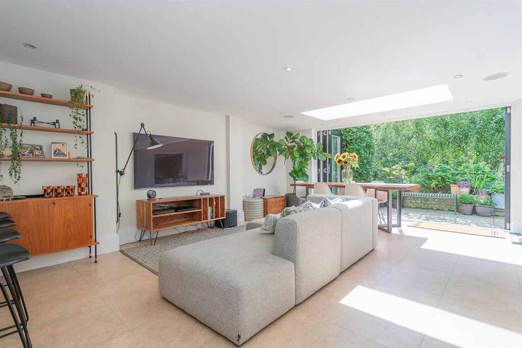 Main image of property: Hampstead Lane, London N6