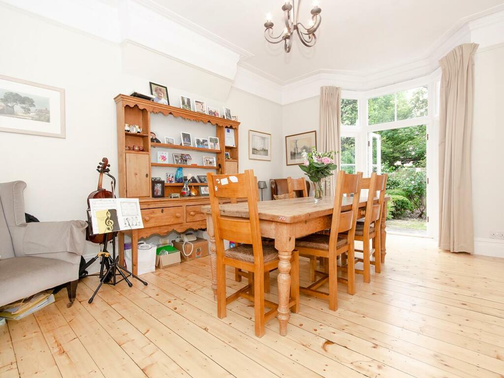5 bedroom terraced house for sale in Lynmouth Road, East Finchley
