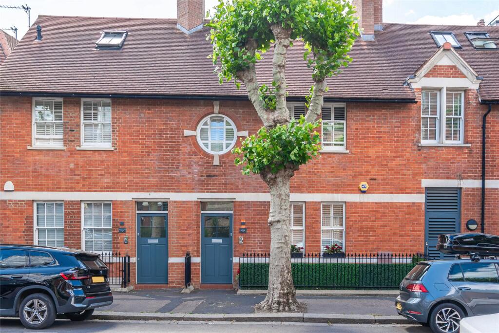 Main image of property: Fortis Green Avenue, London, N2