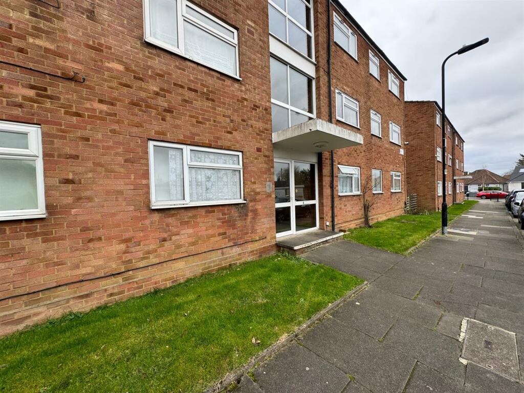 2 bedroom apartment for sale in Kentford Way, Northolt, UB5