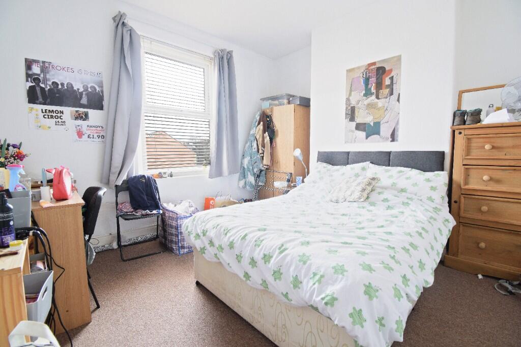 Main image of property: 472 GLOSSOP ROAD, Broomhill, £106 pppw with bills. Available 1st July 2026