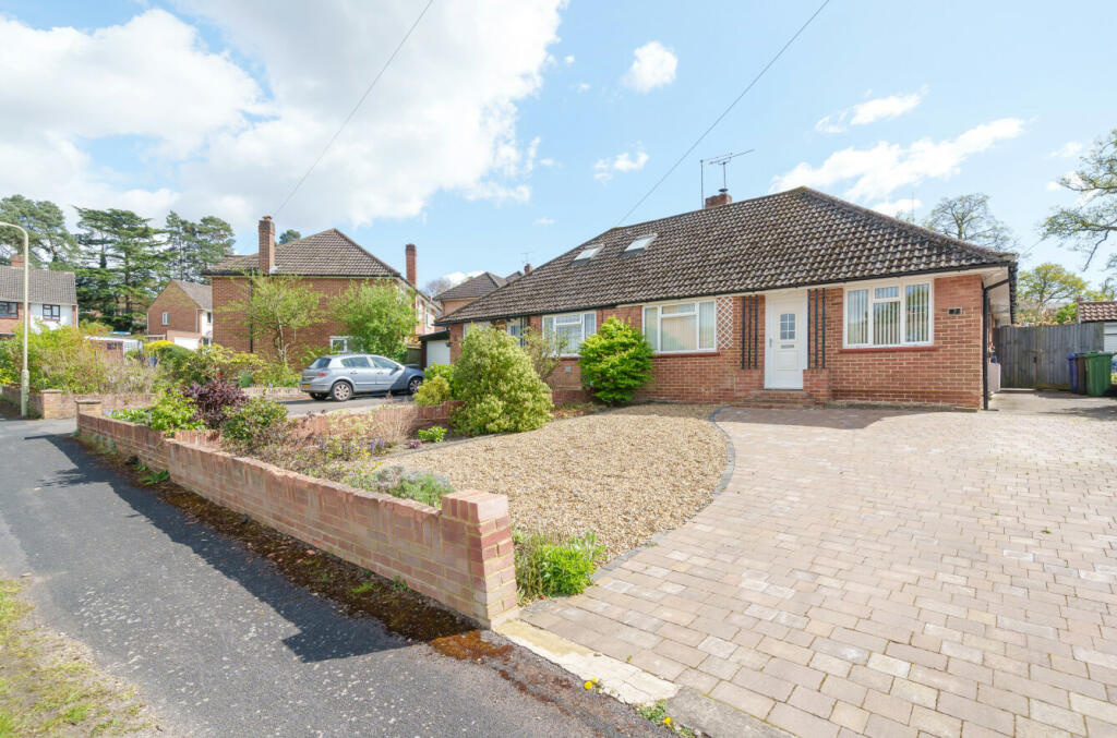 3 bedroom bungalow for sale in Silver Birch Close, Church Crookham ...