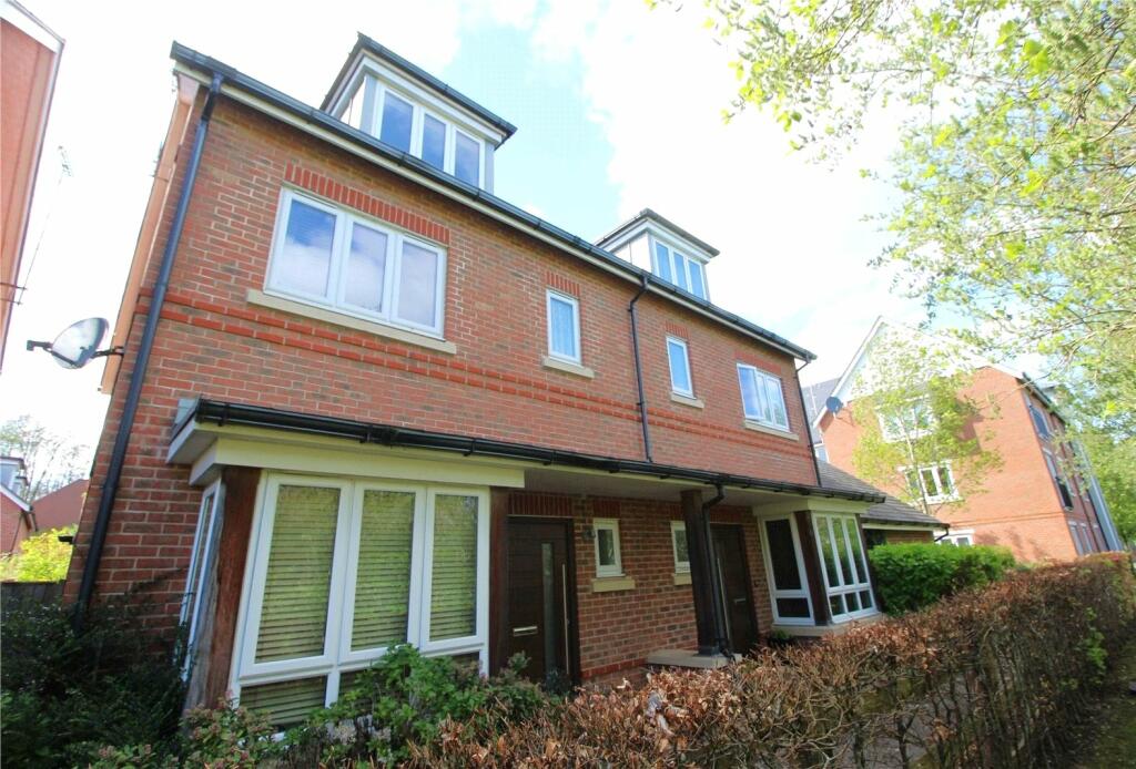 3 bedroom town house for sale in Blackthorns, Fleet, Hampshire, GU51