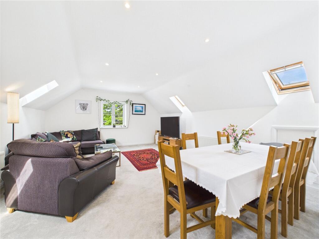 Main image of property: Reading Road South, Fleet, Hampshire, GU52