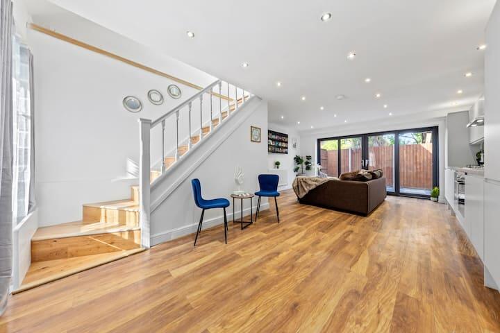 Main image of property: Meadvale Road, London, CR0