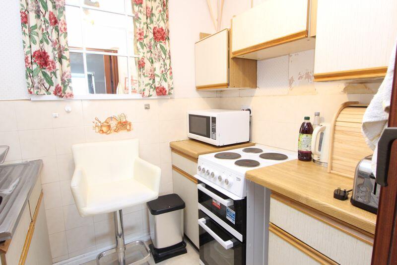 1 bedroom flat for sale in Penrhyn Avenue, Rhos on Sea, LL28