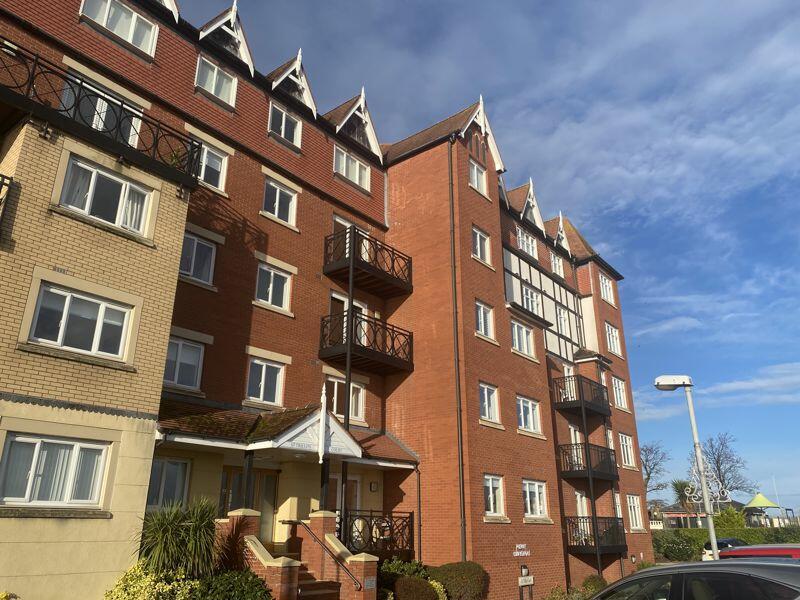 2 bedroom flat for sale in Rhos Promenade, Rhos on Sea, LL28