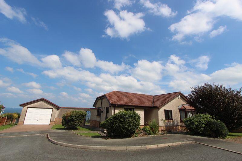 2 bedroom detached bungalow for sale in Bryn Colwyn, Colwyn Bay, LL29