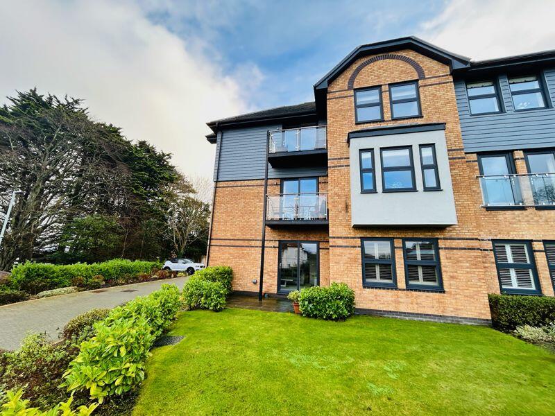3 bedroom flat for sale in 35 Pwllycrochan Avenue, Colwyn Bay, LL29