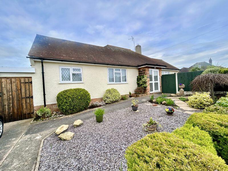 3 bedroom detached bungalow for sale in Mossley Mount, Penrhyn Bay, LL30