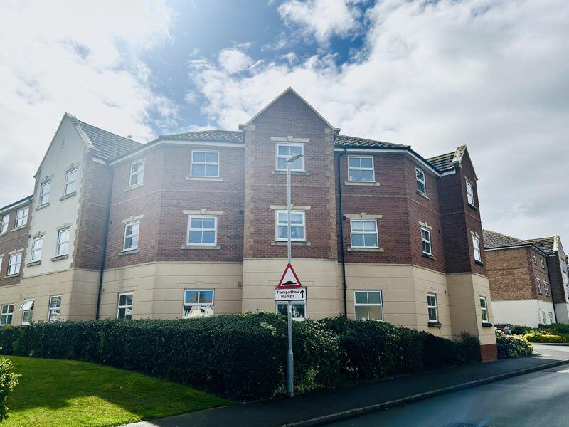 2 bedroom flat for sale in Cysgod Y Bryn, Rhos on Sea, LL28