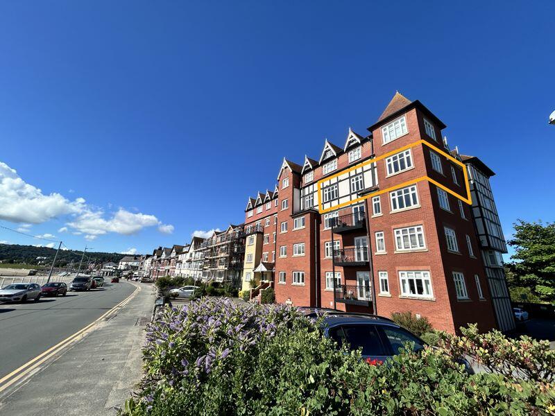 2 bedroom flat for sale in Rhos Promenade, Rhos on Sea, LL28
