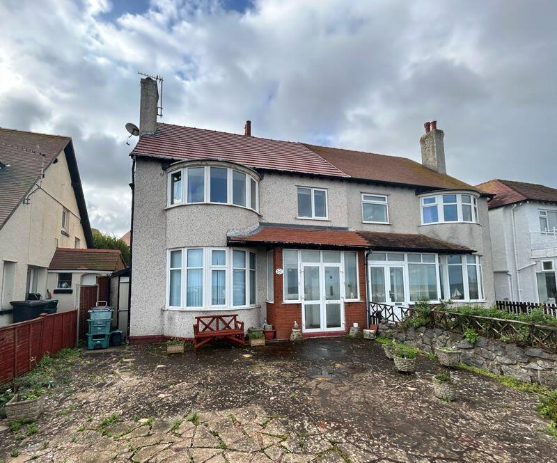 1 bedroom flat for sale in Marine Drive, Rhos on Sea, LL28