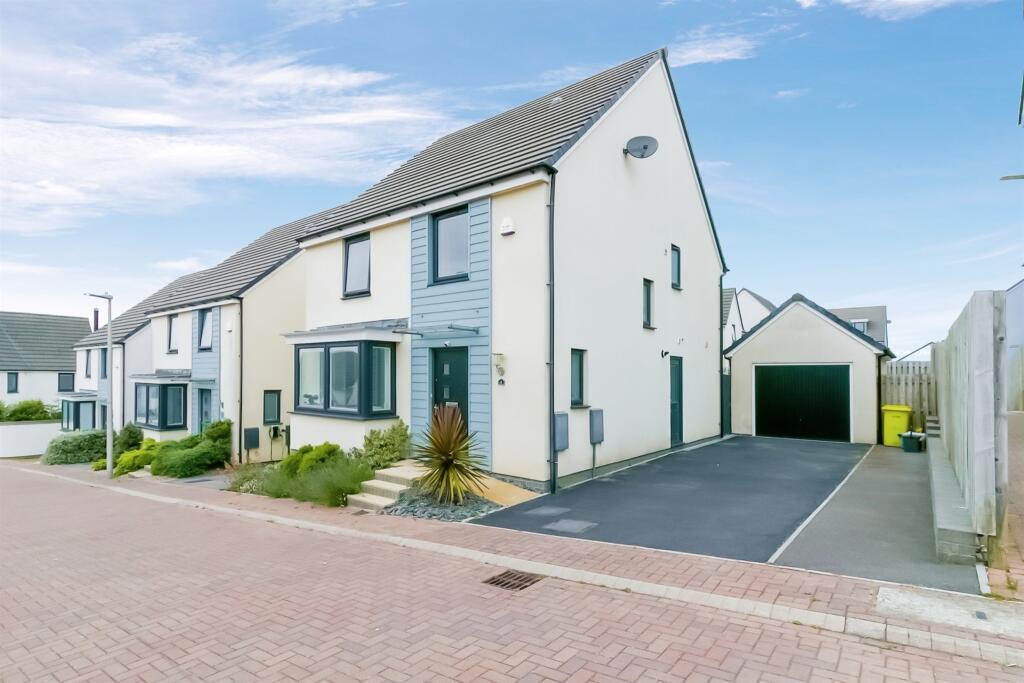 4 bedroom detached house for sale in Minehead Close, Ogmore-By-Sea ...