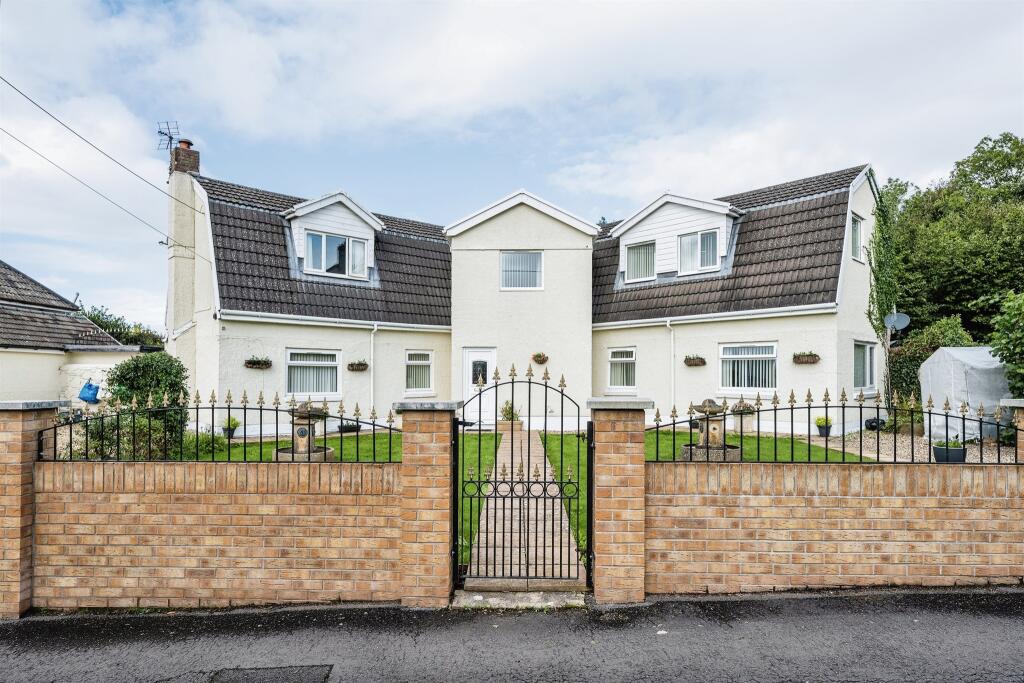 4 bedroom detached house for sale in The Lane, St. Nicholas, Cardiff, CF5