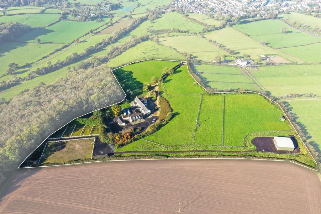 Equestrian facility for sale in Primrose Hill, Cowbridge, CF71