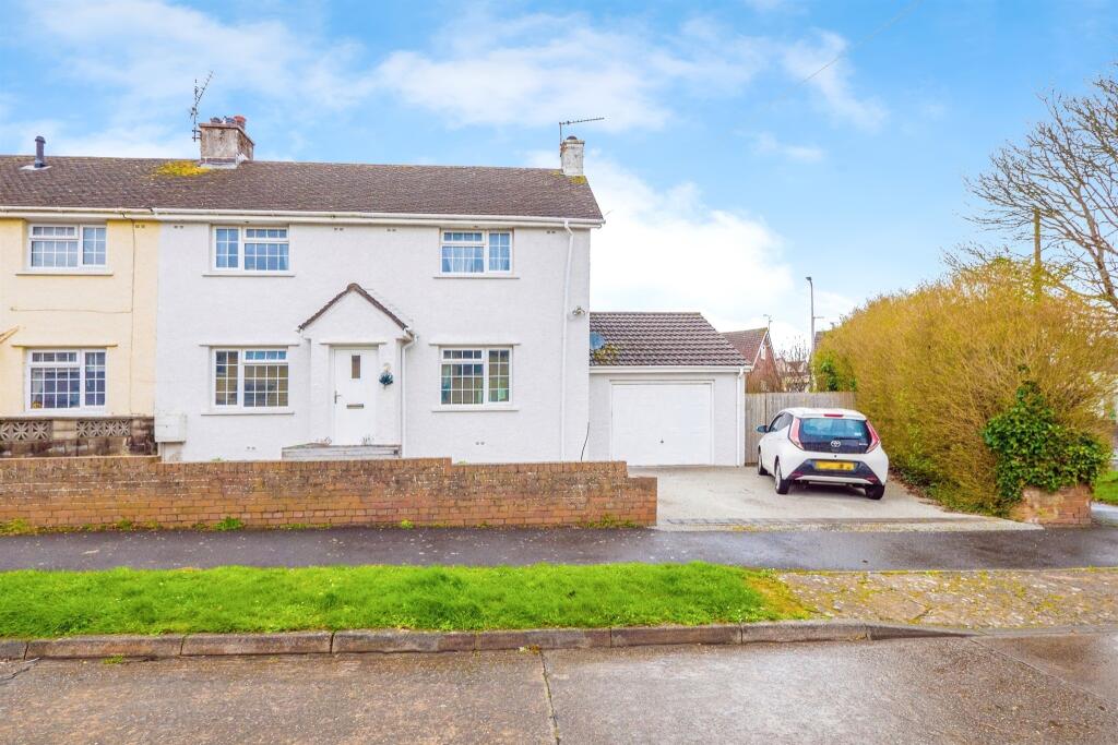 3 bedroom semidetached house for sale in Leigh Close, Boverton