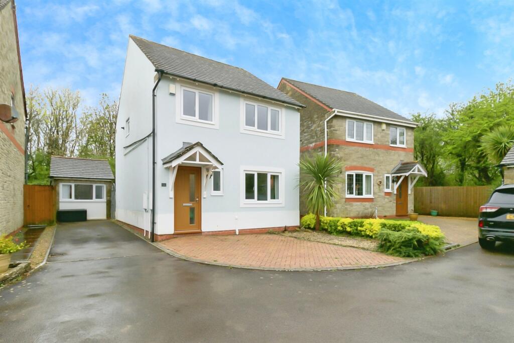 3 bedroom detached house for sale in Cwrt Syr Dafydd, Llantwit Major, CF61