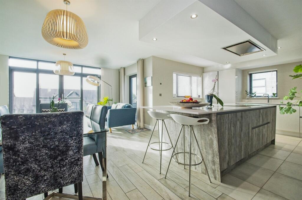 Additional property image - Craig Yr Eos Avenue, Ogmore-By-Sea, Vale Of Glamorgan