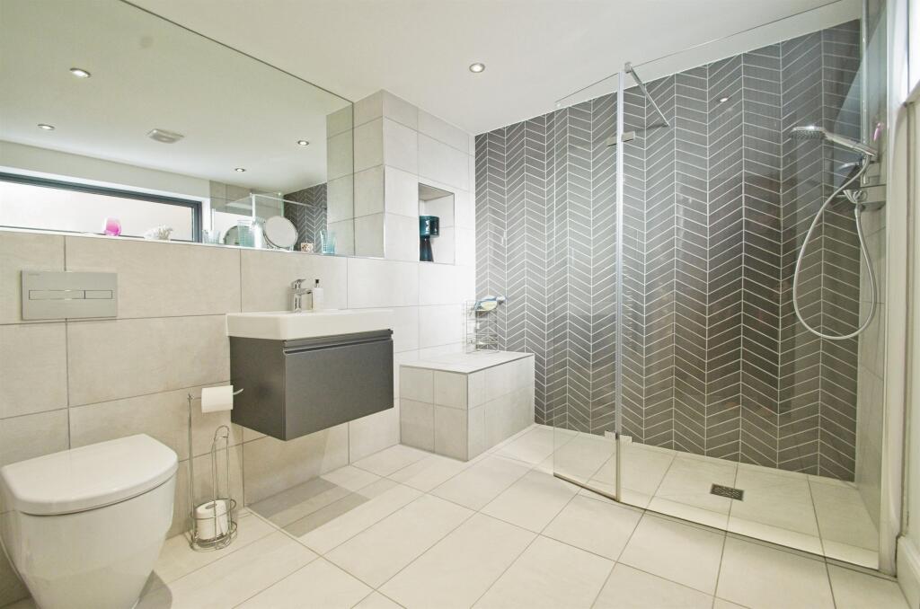 Additional property image - Craig Yr Eos Avenue, Ogmore-By-Sea, Vale Of Glamorgan