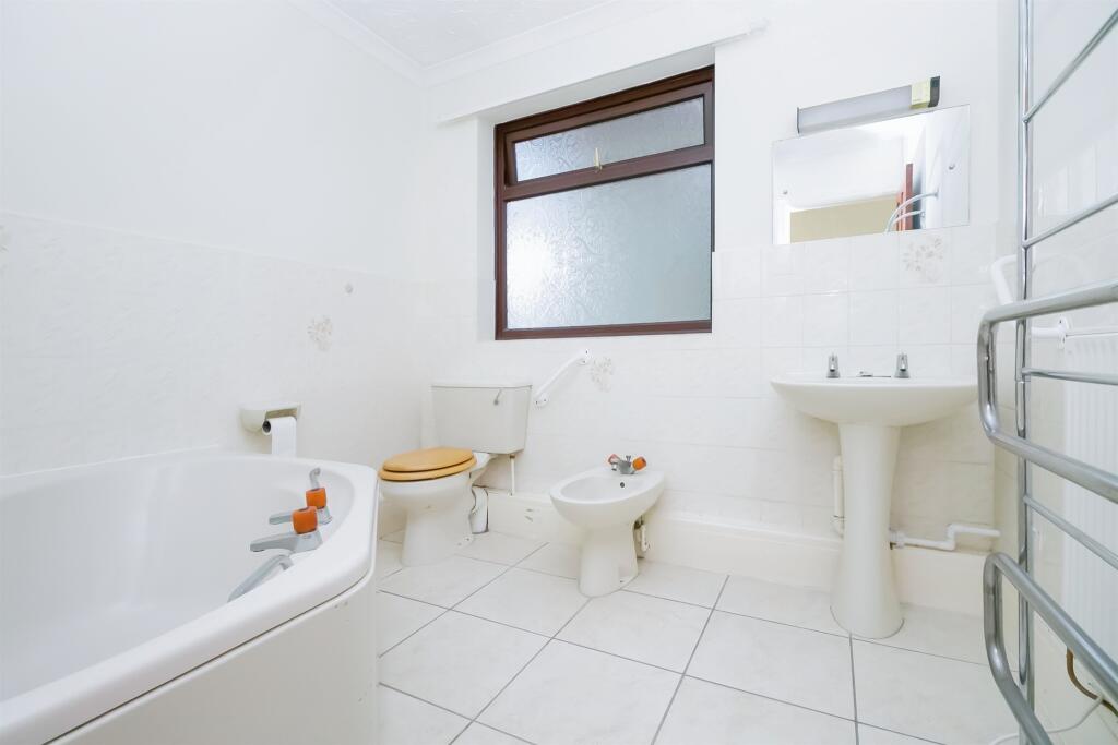 Additional property image - Marine Walk, Ogmore-By-Sea, Bridgend
