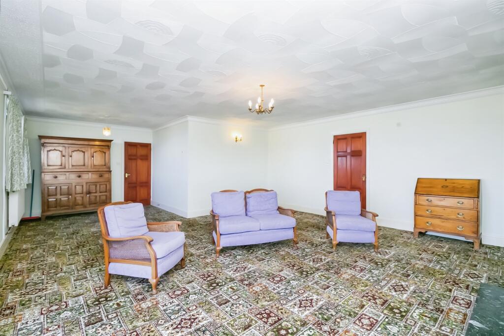 Additional property image - Marine Walk, Ogmore-By-Sea, Bridgend