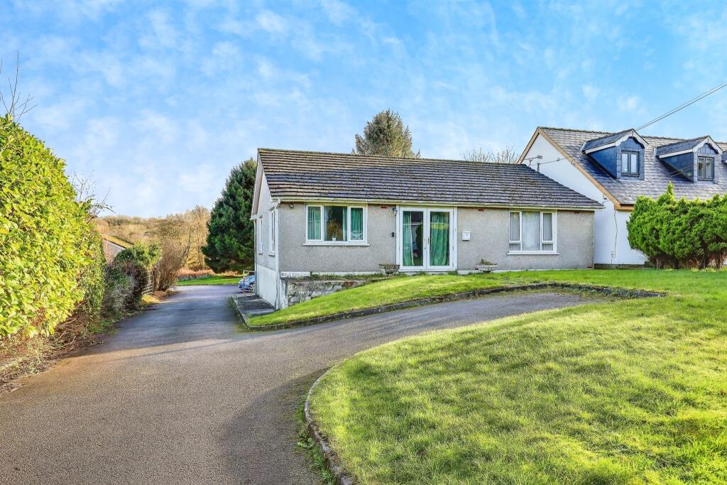 2 bedroom detached bungalow for sale in Ystradowen, Ystradowen