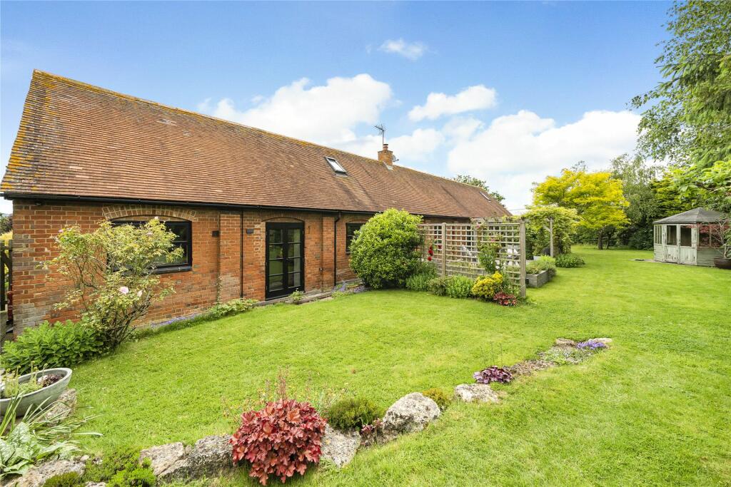 5 bedroom barn conversion for sale in Buckingham Road, Weedon