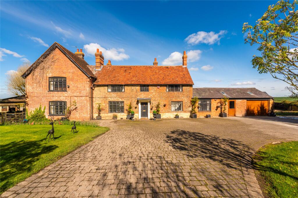 Main image of property: Hurdlesgrove Hill, Whitchurch, Buckinghamshire, HP22
