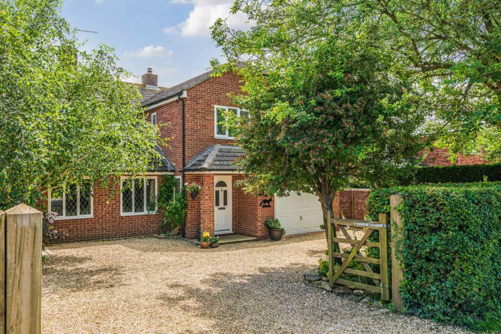 5 bedroom detached house for sale in Station Road, Quainton, Aylesbury