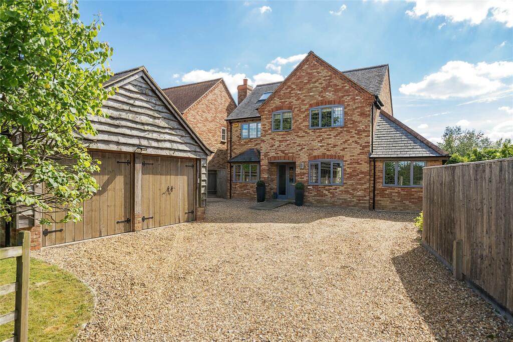 6 bedroom detached house for sale in Eythrope Road, Stone