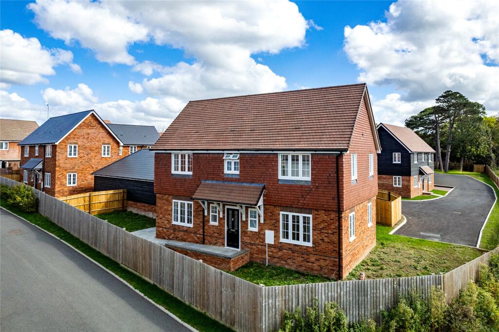 Main image of property: Thornbrook Close, Stoke Mandeville, Aylesbury, Buckinghamshire, HP22