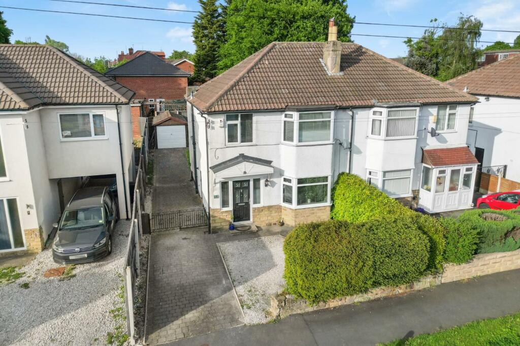 3 bedroom semidetached house for sale in Kingsmead Drive, Leeds, LS14