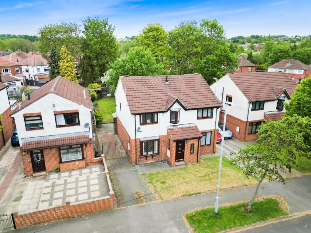 Main image of property: Reinwood Avenue, Oakwood, Leeds