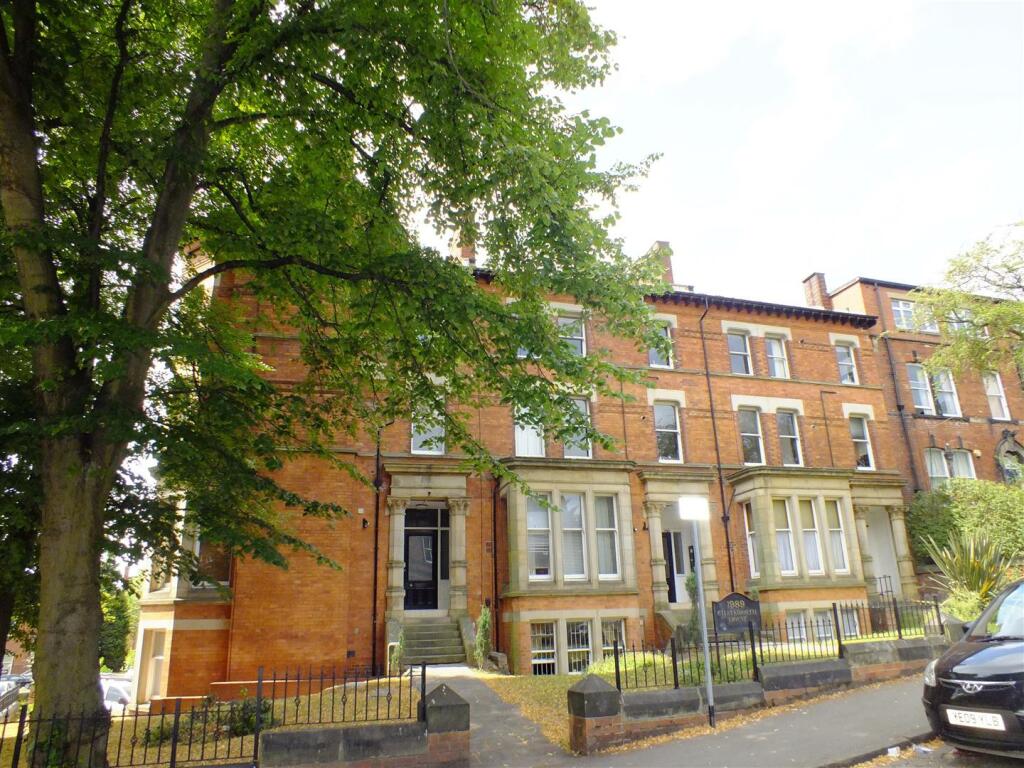 2 bedroom flat for rent in Chatsworth House, 11 Hyde Terrace, Leeds,, LS2